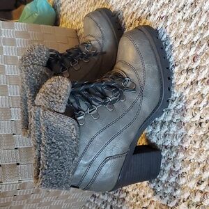 Mudd Gray Boots w Sherpa Trim Sz 7